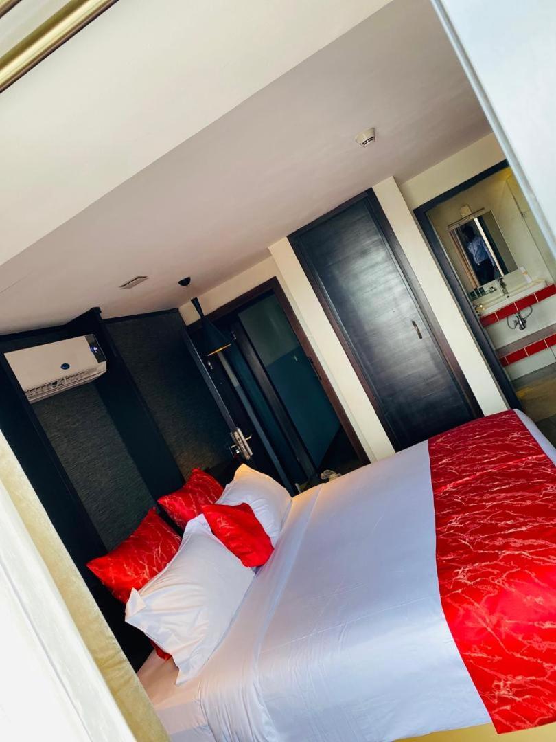 Boun'S Hotel Yaounde Bagian luar foto