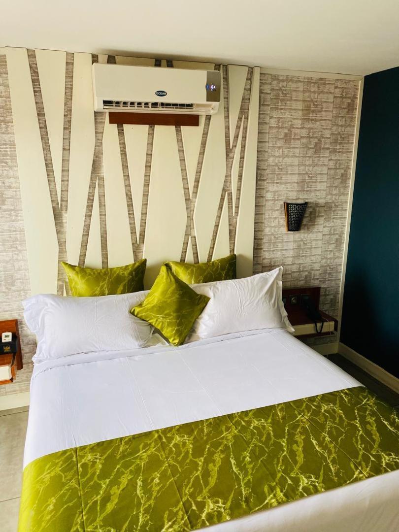 Boun'S Hotel Yaounde Ruang foto