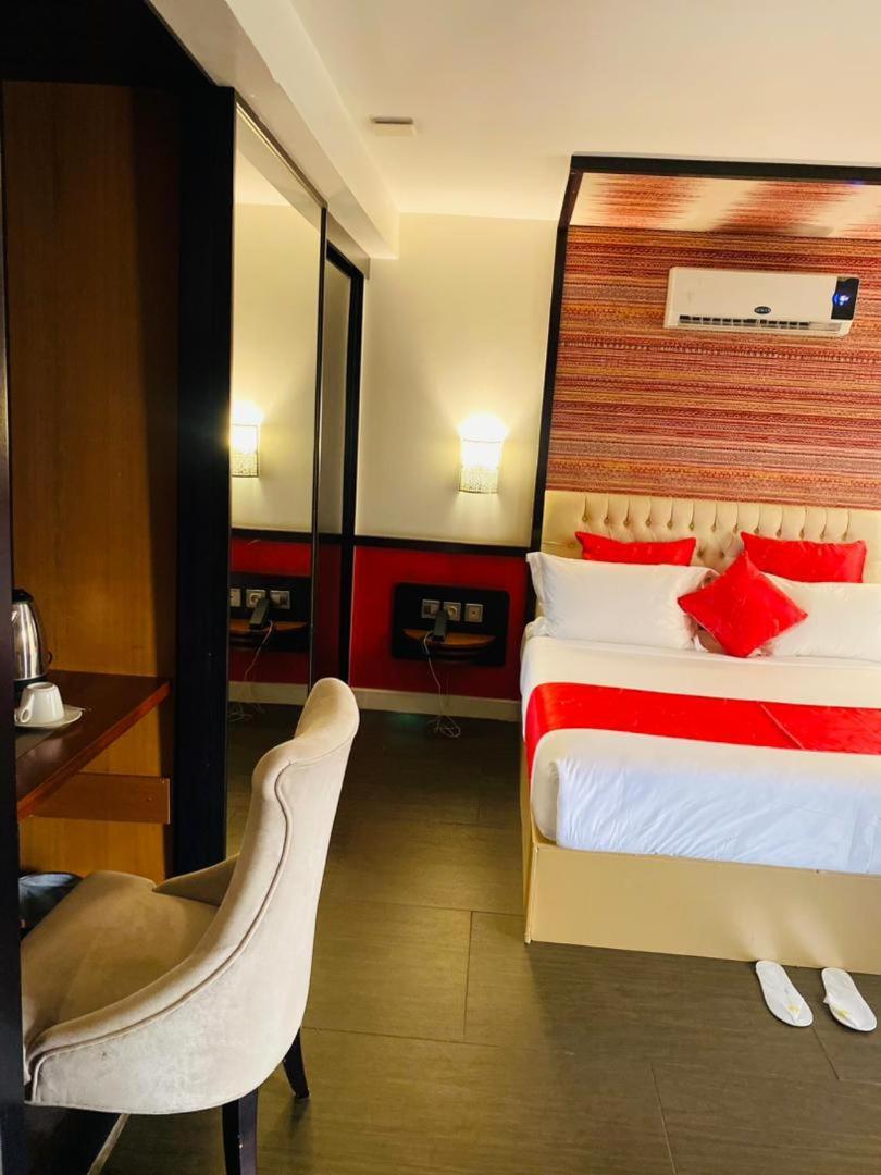 Boun'S Hotel Yaounde Bagian luar foto