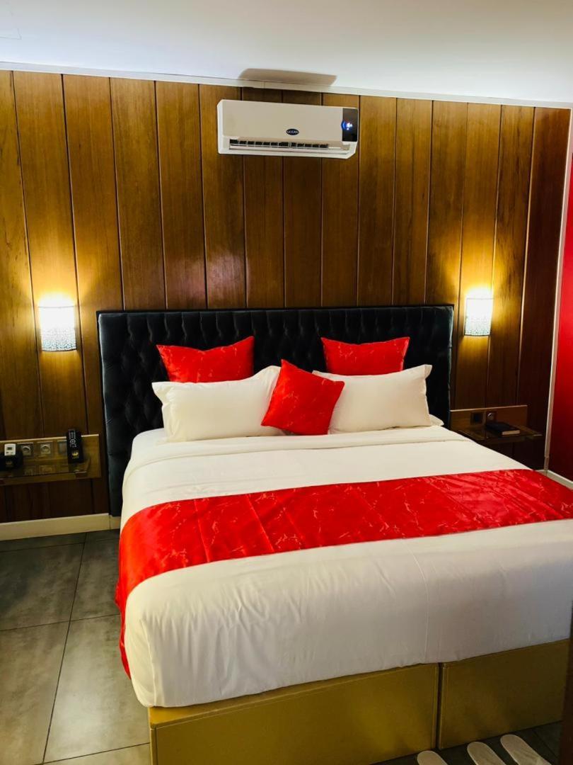 Boun'S Hotel Yaounde Bagian luar foto