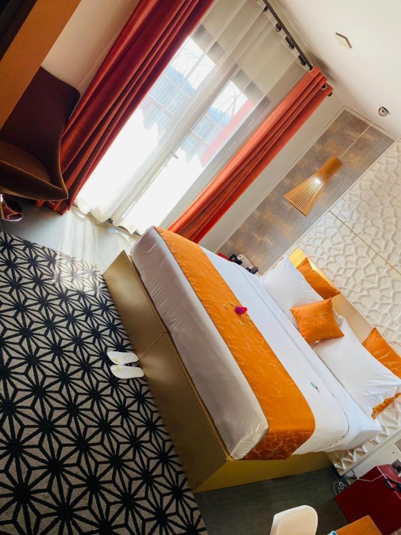 Boun'S Hotel Yaounde Bagian luar foto